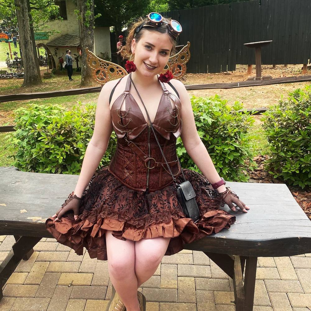 Meet your Posher, Melanie
